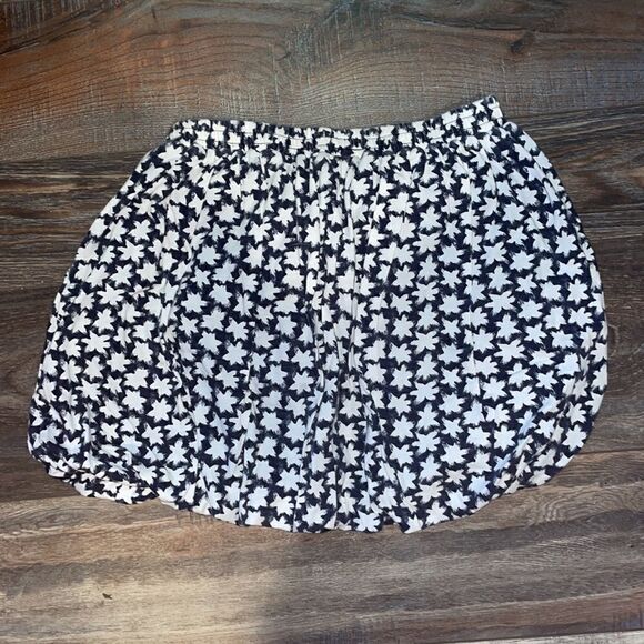 ✨Crewcuts by J Crew Navy & White Floral Bubble Skirt - Picture 2 of 4